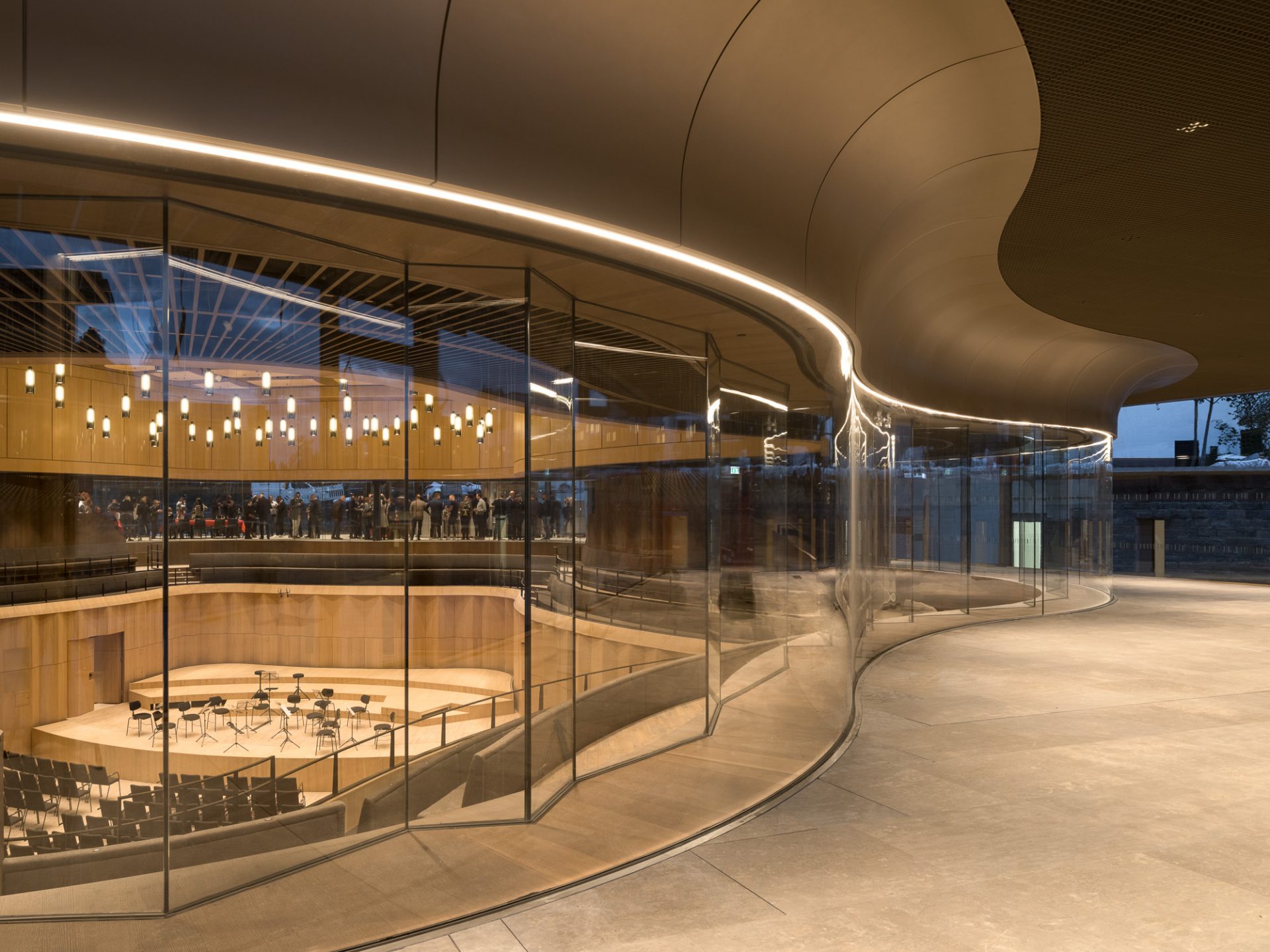 Lighting Design : Licht Kunst Licht
Architects : Staab Architekten GmbH
Acoustic Designer : Peutz bv
Location : Kronberg, Germany
Prize: Tesla Lighting Design Award

Designooor

Hamed Mahzoon