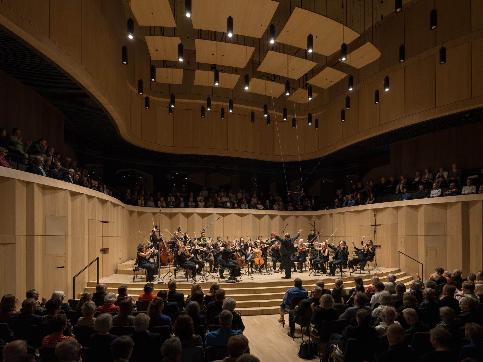 Lighting Design : Licht Kunst Licht
Architects : Staab Architekten GmbH
Acoustic Designer : Peutz bv
Location : Kronberg, Germany
Prize: Tesla Lighting Design Award

Designooor

Hamed Mahzoon