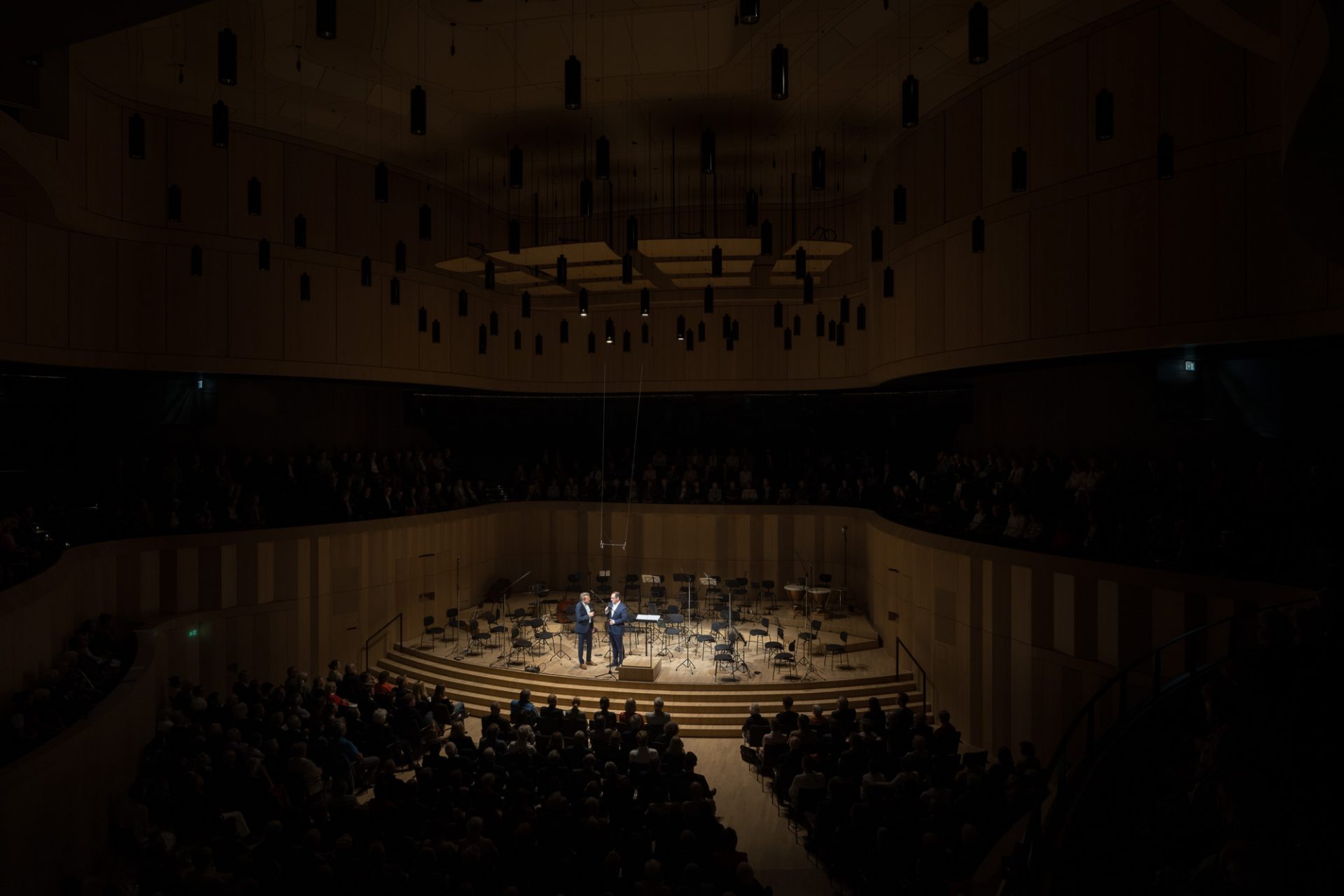 Lighting Design : Licht Kunst Licht
Architects : Staab Architekten GmbH
Acoustic Designer : Peutz bv
Location : Kronberg, Germany
Prize: Tesla Lighting Design Award

Designooor

Hamed Mahzoon