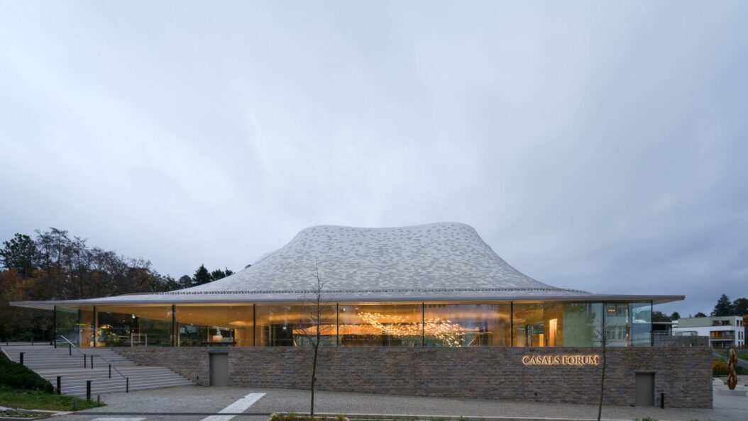 Lighting Design : Licht Kunst Licht Architects : Staab Architekten GmbH Acoustic Designer : Peutz bv Location : Kronberg, Germany Prize: Tesla Lighting Design Award Designooor Hamed Mahzoon