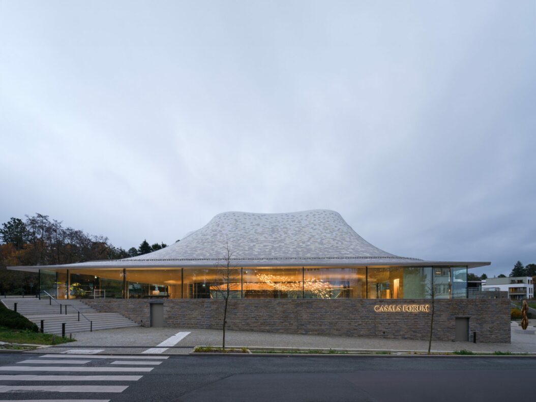 Lighting Design : Licht Kunst Licht Architects : Staab Architekten GmbH Acoustic Designer : Peutz bv Location : Kronberg, Germany Prize: Tesla Lighting Design Award Designooor Hamed Mahzoon