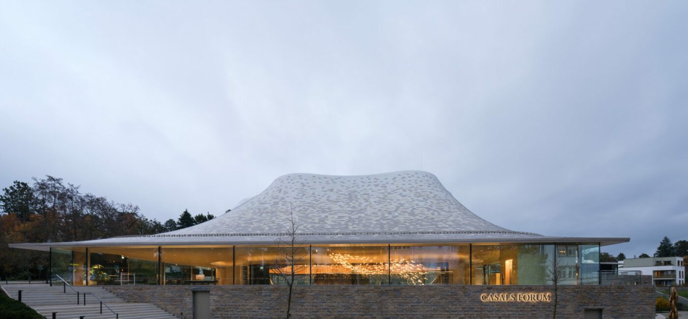 Lighting Design : Licht Kunst Licht Architects : Staab Architekten GmbH Acoustic Designer : Peutz bv Location : Kronberg, Germany Prize: Tesla Lighting Design Award Designooor Hamed Mahzoon