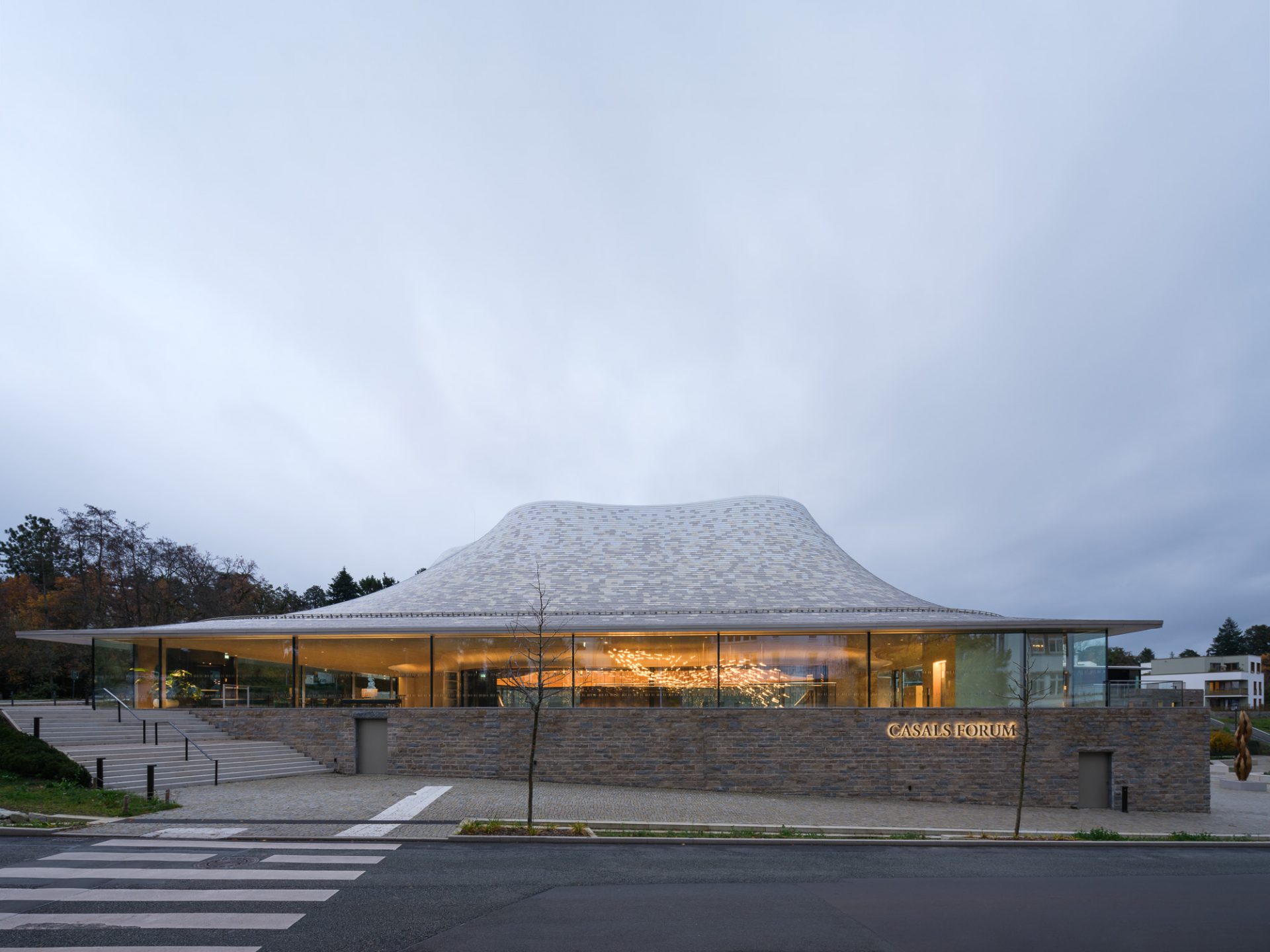 Lighting Design : Licht Kunst Licht Architects : Staab Architekten GmbH Acoustic Designer : Peutz bv Location : Kronberg, Germany Prize: Tesla Lighting Design Award Designooor Hamed Mahzoon