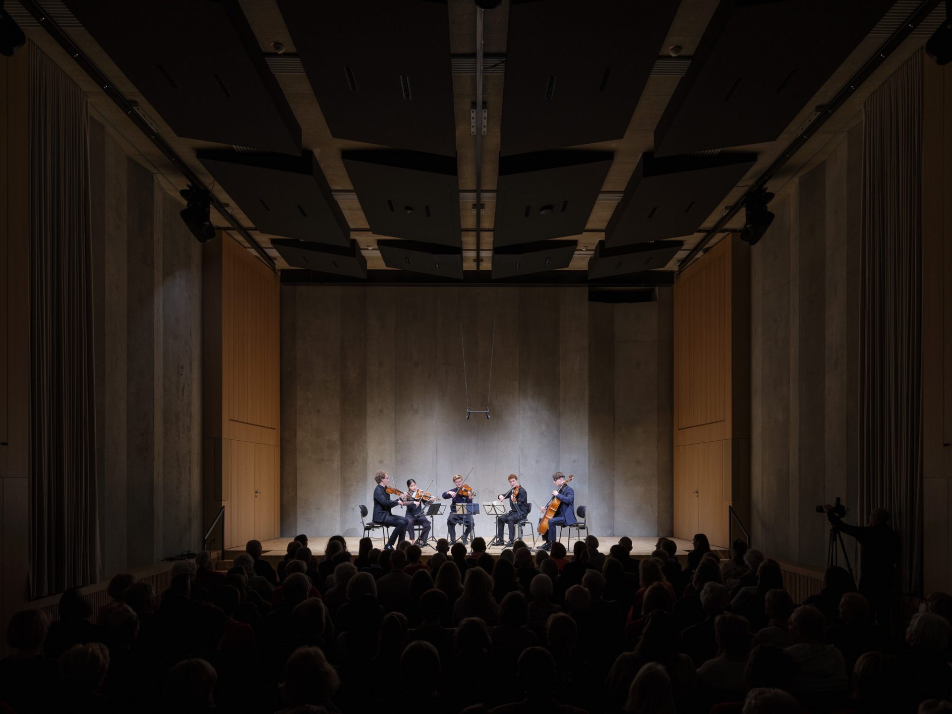 Lighting Design : Licht Kunst Licht
Architects : Staab Architekten GmbH
Acoustic Designer : Peutz bv
Location : Kronberg, Germany
Prize: Tesla Lighting Design Award

Designooor

Hamed Mahzoon