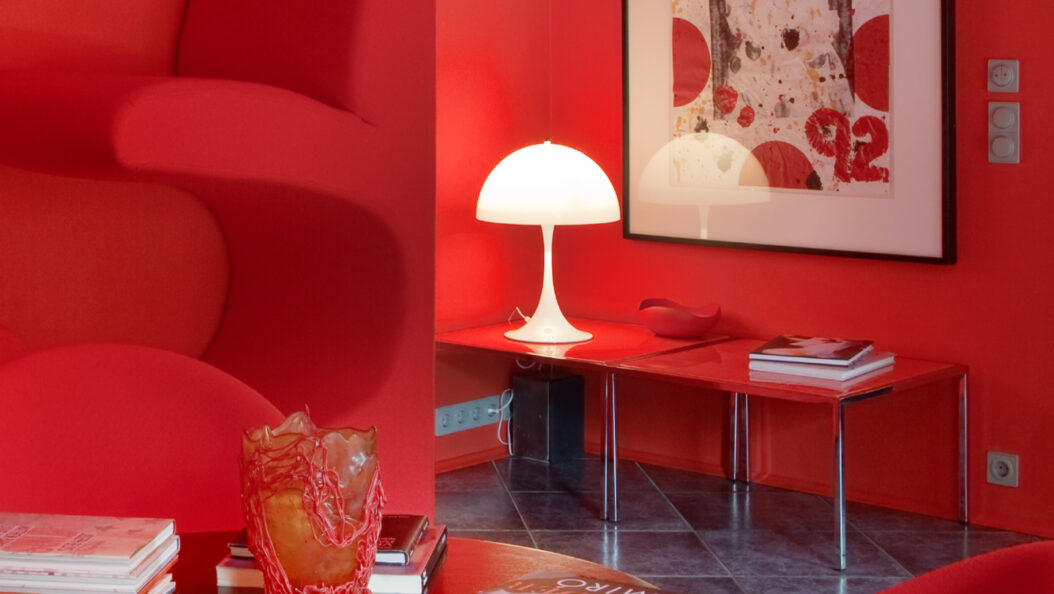 Panthella Panthella 250 Brand : Louis Poulsen Designer : Verner Panton Photo Credits : Louis Poulsen Author : Hamed Mahzoon