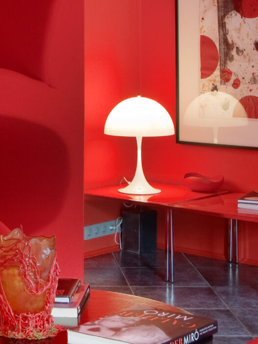 Panthella Panthella 250 Brand : Louis Poulsen Designer : Verner Panton Photo Credits : Louis Poulsen Author : Hamed Mahzoon