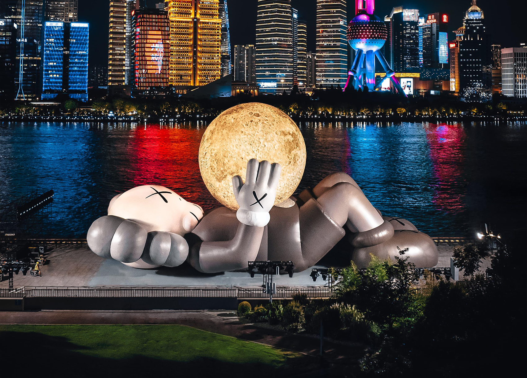 Manar Abu Dhabi 2025Tracing Light Across a Moving Desert: Manar Abu Dhabi 2025
Image © Image courtesy of Department of Culture and Tourism Abu Dhabi & Public Art Abu Dhabi
Iregular - " As Water Falls
Encor Studio - " Alcove Ltd"
KAWS - " Holiday Abu Dhabi"
Maitha Hamdan - "Breath of the Same Place"
Shaikha Al Mazrou - "Contingent Object"
Lachlan Turczan - "Veil I"
DRIFT - "Whispers"
Ezequiel Pini (A.K.A. SIX N. FIVE) - "Skyward"
DRIFT - "Unfold"
DRIFT - "Wind of Change"
Designooor
Hamed Mahzoon