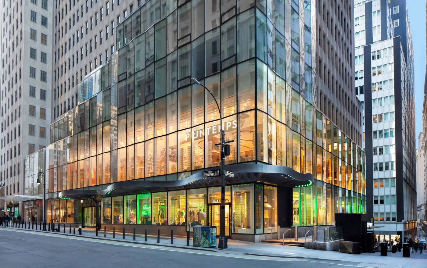 Lighting Design Company: L'Observatoire International Lead Designers: Hervé Descottes Other Designer's names: Jenny Ivansson, Mint Thumrongluck, Luis Carrasquillo, Elisa Forlini, Maria Soto Architect: Design Republic Interior Design: Laura Gonzalez Client: Printemps NYC Other Credits: BASO Lighting, Bruck Lighting, Litelab, Retail-Lucifer Lighting, Lucent Lighting, Luminii, VLT, etc Completion Date: March 21, 2025 Project Location: New York City, NY, USA Author: Hamed Mahzoon Designooor Lighting Media and Academy Image's © Peter Dressel / Courtesy of Le Printemps NYC Awards: LIT Award Winner | Retails Lighting Design, 2025, Beacon Award of Excellence | Retail Lighting Design, 2025