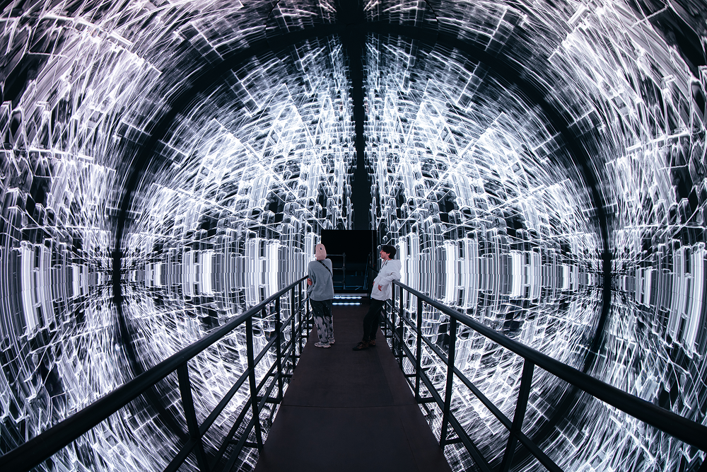 Point of singularity: the first immersive AV installation inside a 360° LED sphere 
Brand : SILA SVETA
Designer: Alexandr Us
Designooor 
Hamed Mahzoon
