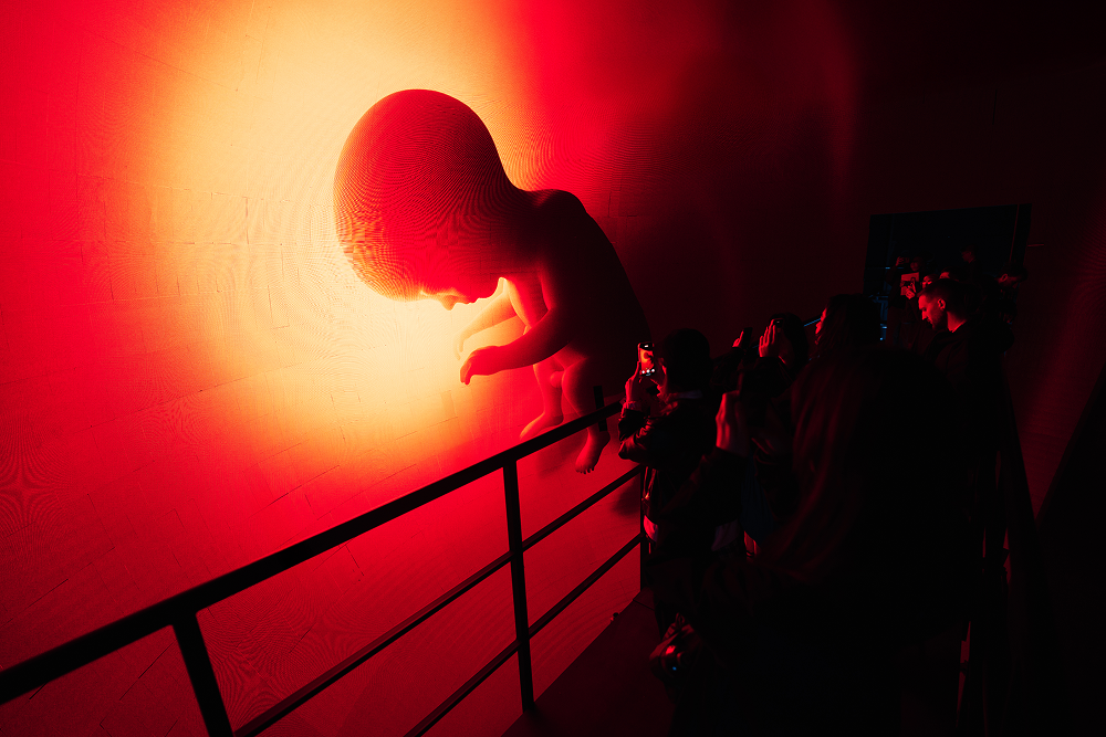 Point of singularity: the first immersive AV installation inside a 360° LED sphere 
Brand : SILA SVETA
Designer: Alexandr Us
Designooor 
Hamed Mahzoon