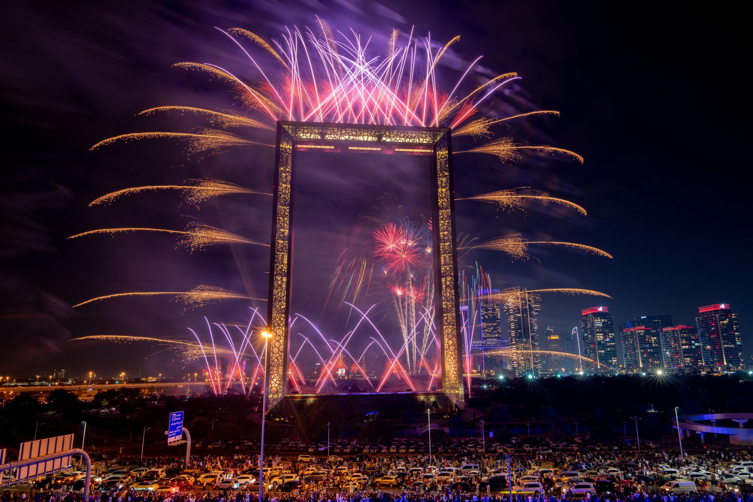 New Year’s Eve 2026 lighting and fireworks celebrations across international cities, showcasing architectural lighting, urban illumination, projection mapping, drones, and public space light design. Visual documentation of global New Year events in the United Arab Emirates, Australia, United States, United Kingdom, France, Germany, Italy, Singapore, Thailand, Japan, and South Korea. Written by Hamed Mahzoon. Media: Designooor lighting media and academy.