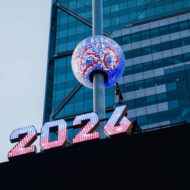 New Year’s Eve 2026 lighting and fireworks celebrations across international cities, showcasing architectural lighting, urban illumination, projection mapping, drones, and public space light design. Visual documentation of global New Year events in the United Arab Emirates, Australia, United States, United Kingdom, France, Germany, Italy, Singapore, Thailand, Japan, and South Korea. Written by Hamed Mahzoon. Media: Designooor lighting media and academy.