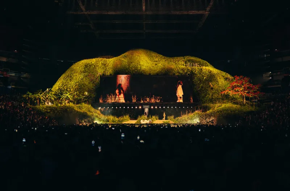 Lighting Design Company: Sturdy. Executive Producer: Kevin Henry Creative Director: Adrian Martinez Stage Render Artist: Ben Caires Junior Creative: Noah Hernandez Project Coordinator: Flo Singer Head of Content: Jasper Heenan Content Directors: Natalie Hall, Justin Sanchez CGI Technical Lead: Jon Denton Screen Producer: Vishal Sharma Technical Drawings: Mathew Geasey, Bryan Seigel Lighting Designer: Marcus Jessup Assistant Lighting Designer: Kevin Rodriguez Lighting Programmer: Eliot Jessep Assistant Lighting Programmers: Louis Choisy, Caleb Coble Previs Artist: Pablo de Larrañaga Aramoni Concept Artist: Caleb Westwood 3D Animators: Aaron, Valdemaras Dzengo, Edwin Fuhrmann, Max Johnson, Charly Chapman 3D Editors: Will Mendez, Kai Shinomura 3D Artist: Adrian Duran, Kai Shinomura Editors: Parker Schmidt, Zach Okami, Bazzbros VJ: Mandy Pagan Lighting Director: Krizia Velez Scenic Art Director: Monica Monserrate Project Management Consultant: Alex Rollier Bad Bunny Puerto Rico Residency 2025 Designooor - Hamed Mahzoon