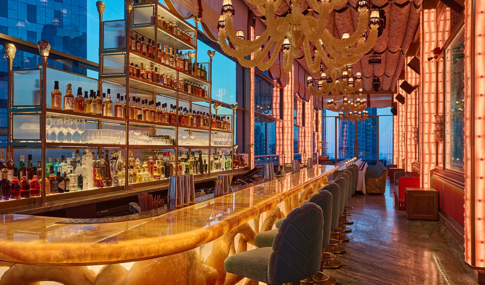Brand: 18Fifty Lighting Designer: Evina Diamantara Architecture Company: OIR Interior Design Company: MBDS Location: Dubai, UAE Designooor Lighting Media and Academy Author: Hamed Mahzoon Universal lighting platform - ulp Dlight lighting design award