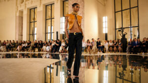Brand: Schiaparelli Designer: Daniel Roseberry Video: Christophe Tiphaine Music: Ben Brunnemer Model: Ana Beatriz